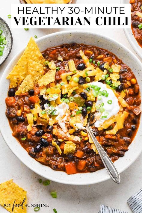 This vegetarian chili recipe is easy to make in 30 minutes on the stovetop. It’s loaded with veggies and perfectly seasoned with a homemade spice mixture. It's a healthy, hearty and cozy meal. Vegaterian Chilli, Easy Chili Recipe Stovetop Vegetarian, Veggie Chili Recipe Easy, High Protein Vegetarian Chili, Vegetable Chili Recipe Crockpot, Vegetarian Recipes Chili, Vegetarian Chili Stovetop, Black Bean Chili Recipe Vegetarian, Veg Chili Recipe