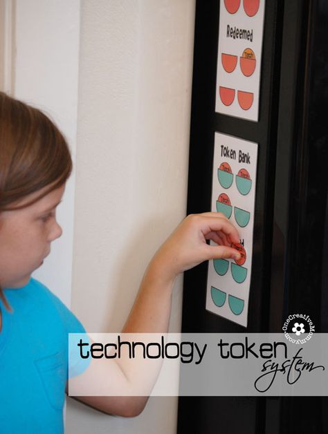 Technology Token System {Free Printable Token System for Controlling Time with Technology} OneCreativeMommy.com Token Chart Reward System, Video Game Time Limit Chart, Screen Time Reward System, Token System For Kids, Screen Time Tokens, Tv Tokens, Child Discipline Chart, Reward System For Kids, Token System