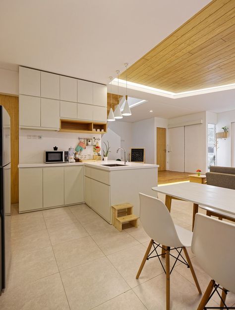 Gallery of Inset House / Delution architect - 17 Rumah Skandinavia, Dapur Skandinavia, Affordable Bedroom Sets, Model Dapur, Scandinavian Kitchen Design, Kitchen Desks, Minimalist Kitchen Design, Expensive Furniture, Inexpensive Furniture