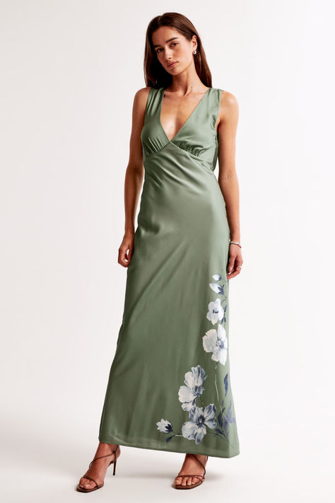 Plunge Cowl Back Maxi Dress

Slim-fitting maxi dress in our shiny satin fabric, featuring plunging v-neckline, low cowl-back detail and a side seam zipper for the perfect fit! Female Features, Blue Floral Maxi Dress, Abercrombie And Fitch Dresses, Fitted Maxi Dress, Tall Dresses, Senior Prom, Green Maxi, Green Floral Dress, Green Material