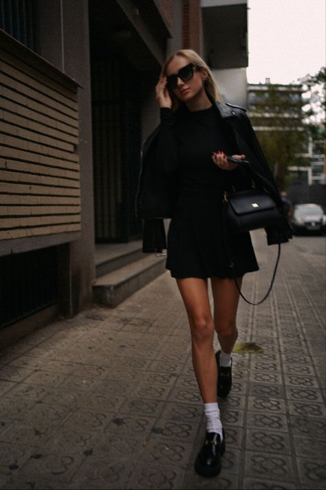 Black outfit, high loafers, white socks, mini black skirt, fashion Business Outfit With Loafers, White Mini Dress Winter Outfit, Stockings And Socks Outfit, Mini Skirt For Work, Skirt Tights Loafers Outfit, Loafers And Mini Skirt Outfit, Work Mini Skirt Outfit, Socks And Skirt Outfit, 2024 Loafers Outfit