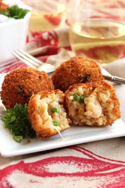 Easy, make ahead Lobster Arancini.  Lobster risotto balls stuffed with lobster, peas and cream and then fried.  Heaven in your mouth! Lobster Arancini, Lent Season, Risotto Balls, Arancini Recipe, Lobster Risotto, Ocean Food, Sauce Bolognaise, Make Ahead Appetizers, Lobster Recipes