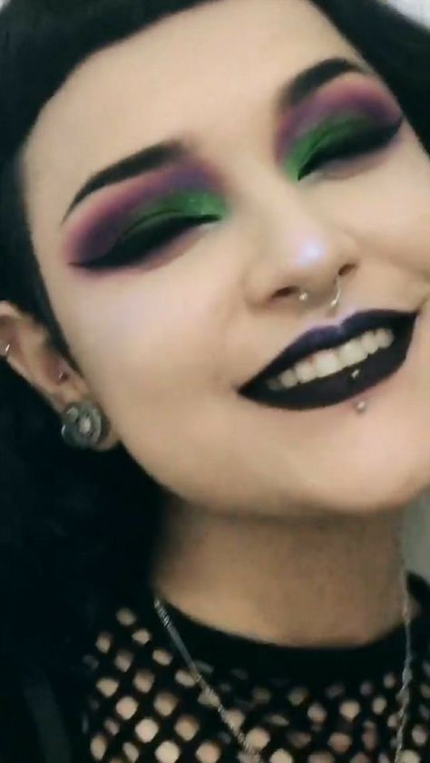 Green Gothic Makeup, Witch Eyeshadow Looks, Black Eyeshadow Looks Goth, Green Makeup Goth, Easy Goth Eye Makeup, Gothic Fairy Makeup, Whimsical Goth Makeup, Goth Eyeshadow Looks, Purple Green Makeup