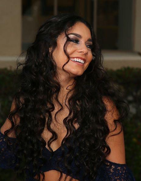 Vanessa Hudgens Hair Long, Vanessa Hudgens Curly Hair, Vanessa Hudgens Long Hair, 90s Black Hairstyles, Black Hairstyles Curly, 90s Hairstyles Curly Hair, Vannesa Hudgens, Vanessa Hudgens Hair, Black Hair 90s