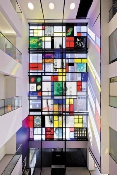 Mondrian Kitchen, Exterior Glass Wall, Mondrian Painting, Mondrian Art, Colour Architecture, زجاج ملون, Youth Center, Contemporary Furniture Design, Thai Restaurant