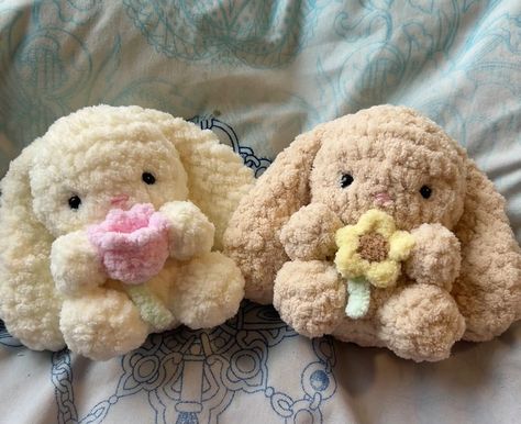 Cute Animal Amigurumi, Aesthetic Crochet Stuffed Animals, Crochet Animals Bunny, Crochet Gift Ideas For Girlfriend, Crochet Flower Animal, Croshay Ideas Animals, Solid Color Crochet Projects, Cute Small Crochet Patterns, Different Things To Crochet