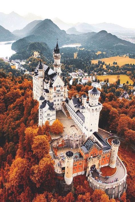 european castle in autumn Pretty Castles, Castle Germany, Europa Park, Germany Castles, Neuschwanstein Castle, Voyage Europe, Beautiful Castles, A Castle, Germany Travel