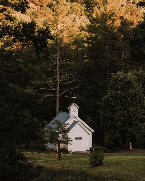 Hymn Aesthetic, Christian Country Aesthetic, Old Church Aesthetic, Christian Church Aesthetic, Casey Core, Abbie Core, Christianity Aesthetic, Casey Johnson, Worship Aesthetic