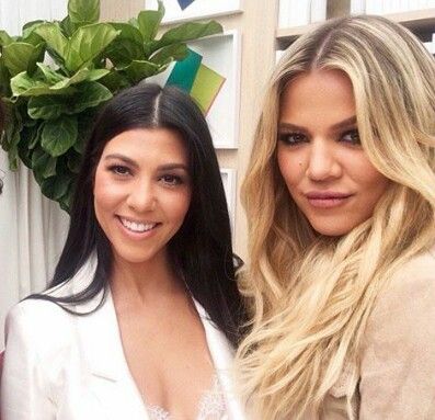 Kourtney And Khloe, Khloe And Kourtney, Kardashian Sisters, Kardashian Style, Kourtney Kardashian, Khloe Kardashian, My Happiness, Long Hair Styles, Hair Styles