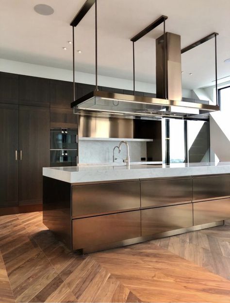 Arclinea Kitchen, Warehouse Kitchen, Modern Industrial Kitchen, Ultra Modern Kitchen, Bronze Kitchen, Barn Renovation, Kitchen Island Design, Luxury Kitchen Design, Luxury Homes Interior