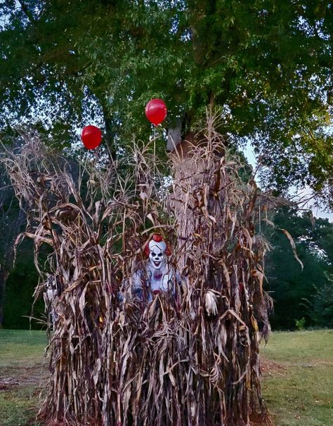 Halloween Hill Decorations, Spooky Decor Outdoor, Haunted Drive Thru, Best Outdoor Halloween Displays, Halloween Hayride Decorations, Scary Halloween Lawn Decorations, Big Yard Halloween Decorations, Halloween Party Yard Decorations, Clown Yard Decorations