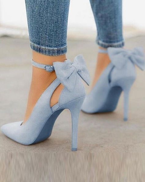 Baby blue heels 👠👠 #purse #iloveheels #simple #beauty #heelstagram #shoelover #pink #amazing #beautiful #highheelshoes #heels👠 #higheels… Sepatu Pump, Converse Outfits, High Heels Classy, Bow Fashion, Women High Heels, Bow Pumps, Heels Classy, Tumblr Outfits, Pointed Toe Shoes