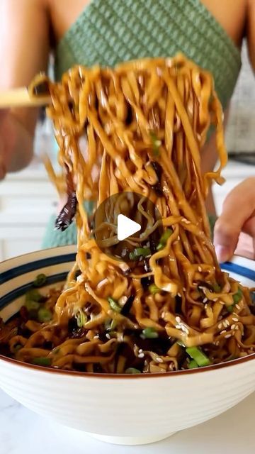 Vegan Food Recipes on Instagram: "Scallion Oil Noodles 🍜 traditional Shanghai style 🤤 the most LUSCIOUS 5-minute noodle sauce you can make! 🔥

By @veganbunnychef 

Recipe:

🍜TO MAKE:
1 serving noodles of choice
6 scallion
1/4 cup avocado oil
2 tbsp soy sauce
3 tbsp dark mushroom soy sauce
1 - 2 tbsp brown sugar
Sesame for garnish

Find full recipe at the @veganbunnychef profile

#veganrecipe #veganmeals #vegantreats #vegancooking #veganinspiration #vegan_veganfood" Noodle Sauce, Scallion Oil, Shanghai Food, Oil Noodles, Shanghai Style, Vegan Food Recipes, Vegan Inspiration, Vegan Treats, Vegan Cooking