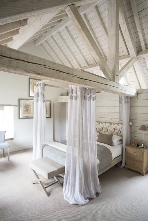 Sims Hilditch Wiltshire Converted Barn Master Bedroom with exposed beams British Interior Design English Country, Barn Conversion Bedroom, English Country Homes, Bush Cabin, Vaulted Ceiling Bedroom, Barn Conversion Interiors, Sims Hilditch, British Interior Design, Barn Bedrooms