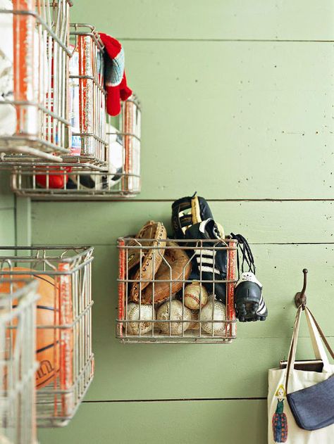 Use vintage milk crates as budget-friendly storage! More ways to use flea market finds: http://www.bhg.com/decorating/storage/projects/from-flea-market-finds-to-savvy-storage/?socsrc=bhgpin010114milkcrates&page=2 Metal Milk Crates, Milk Crate Storage, Pretty Storage, Milk Crate, Milk Crates, Metal Baskets, Crate Storage, Flea Market Finds, Wood Crates