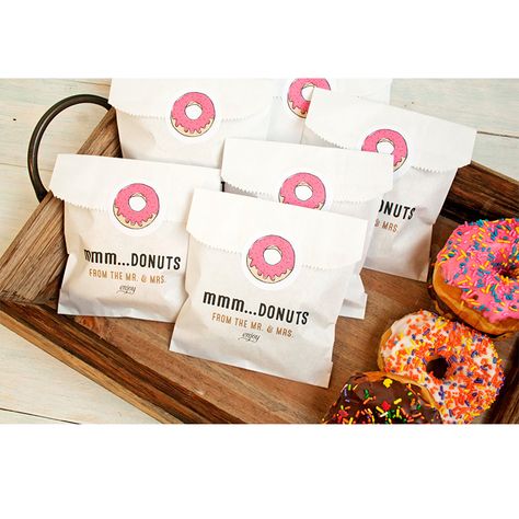 Donuts Packaging, Bakery Stickers, Easy Donut Recipe, Sandwich Biscuits, Donut Art, Donut Box, Mini Doughnuts, Edible Favors, Best Edibles