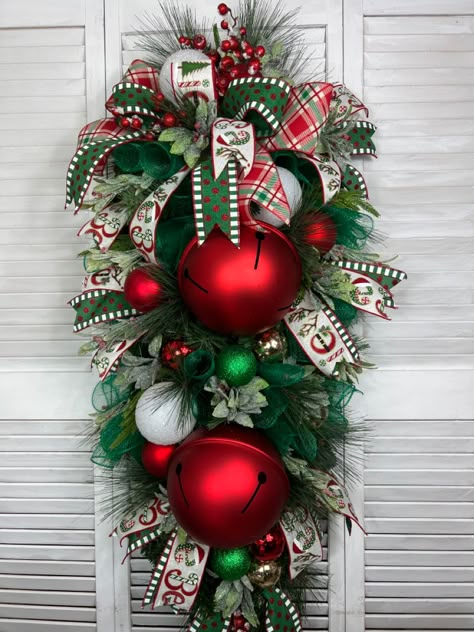 Home Decor Ideas Country, Xmas Colors, Christmas Centerpieces Cheap, Christmas Flower Decorations, Swag Christmas, Christmas Bows Diy, Green Xmas, Holiday Wreaths Diy, Christmas Swag