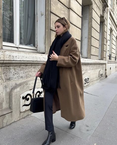 The Ultimate Guide To French Winter Fashion French Fashion Winter, French Winter Outfits, French Winter Style, French Winter Fashion, Oversized Camel Coat, Brown Coat Outfit, Minimalist Winter Outfit, Wool Coat Outfit, Winter Fashion Looks