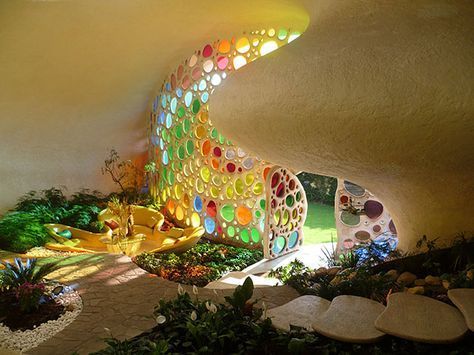 Das ist wundervoll!!! Magical Cottage, Casa Hobbit, Real Life Fairies, Earthship Home, Crazy House, Cob House, Bottle Wall, Hobbit House, Earth Homes