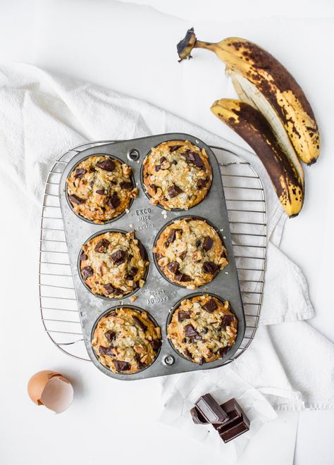 Step-By-Step Guide On How To Style Food For Food Photography Muffins Photography, Food Photography Lighting, Amazing Food Photography, Photography Food Styling, Food Videography, Peanut Butter Oatmeal Cookies, How To Photograph, Food Style, Photography Food