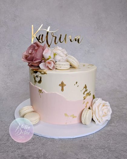 Baby Girl with Balloons | Party Cakes Gallery Holy Communion Cake Girl, Confirmation Cakes For Girls Ideas, Confirmation Cake Ideas, Confirmation Decorating Ideas, Christening Food, Baby Christening Cake, Dolly Cakes, Girl Christening Cake