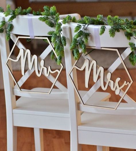 Hunting Wedding Cake, 50th Wedding Anniversary Decorations, Geometric Chair, Hunting Wedding, Wedding Chair Signs, Country Wedding Venues, Signs Wedding, Anniversary Decorations, Maui Weddings