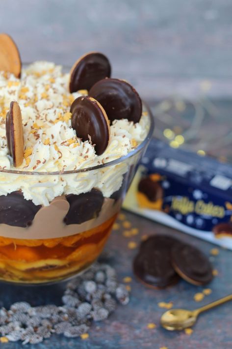 Looking for an alternative Christmas dessert? This gluten free Jaffa Cake trifle is the perfect festive pudding. A chocolate orange trifle with Jaffa Cakes at the base and Cointreau cream on top! Chocolate Orange Trifle, Gluten Free Yule Log, Gluten Free Christmas Desserts, Gluten Free Christmas Recipes, Perfect Christmas Dessert, Allergy Friendly Desserts, Jaffa Cake, Best Gluten Free Desserts, Chocolate Custard