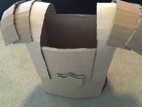 Cardboard Knight Costume, Diy Knight Costume For Kids, Diy Knight Armor, Diy Armor Costume, Cardboard Costumes Diy, Knight Costume Diy, Cardboard Armour, Cardboard Knight, Cardboard Armor