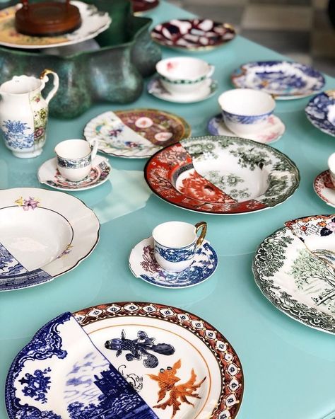 Seletti Royal Table Setting, Interior Colour Ideas, Tea Story, Seletti Hybrid, Riviera Style, State Dinner, Royal Table, Kintsugi Art, Accessible Design