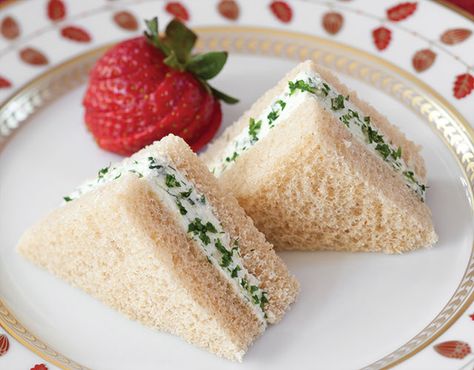 Benedictine Spread, Tea Sandwich, Tea Party Sandwiches, Afternoon Tea Recipes, Tea Time Food, Party Sandwiches, Sandwich Shop, Tea Party Food, Tea Sandwiches