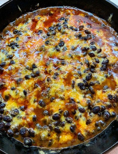 Cheesy, Spicy Black Bean Bake #blackbeans #beans #cook #recipe #rice #blackbeansandrice #health #veganfood #blackbean #cuban #foodie #food #nutrition #healthyfood #vegan #veganfood Black Bean Bake, Bean Bake, Black Bean Casserole, Beans Beans, Black Beans And Rice, Black Bean Recipes, Veggie Meals, Vegetarian Dinners, Jalapeno Poppers