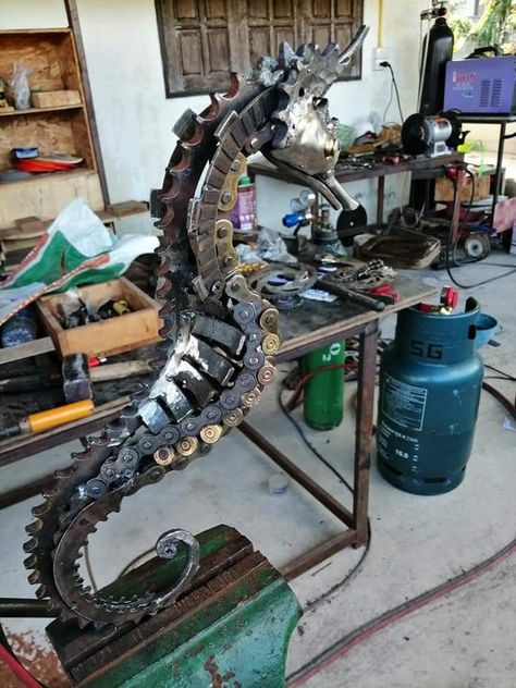 Scrap Furniture, Weld Projects, Seahorse Sculpture, Metal Animals, Welded Art, Octopus Tattoo Design, Recycled Metal Art, Metal Ideas, Octopus Tattoo