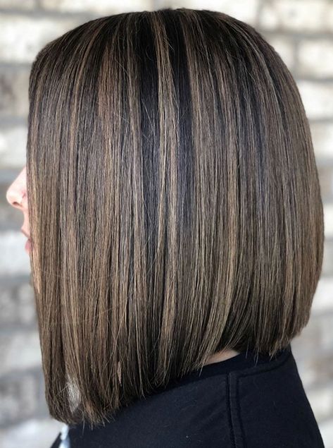 Chocolate Brown Lob With Highlights, Highlights For Dark Brown Hair Short, Chocolate Brown Hair With Blonde Highlights, Caramel Bayalage, Dark Caramel Hair Color, Brown Bayalage Hair, Hair Color Pictures, Black Hair Balayage, Dark Brunette Hair