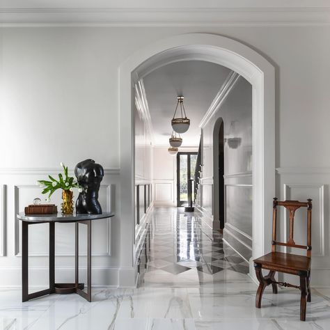 🟥➡️ ⬜️ ➡️ 🟦 Happy Fourth! Ferris Rafauli, Hall Entrance, Entrance Floor, Timeless Architecture, Hallway Designs, Classic Interior, Entrance Hall, Stairs Design, Floor Design