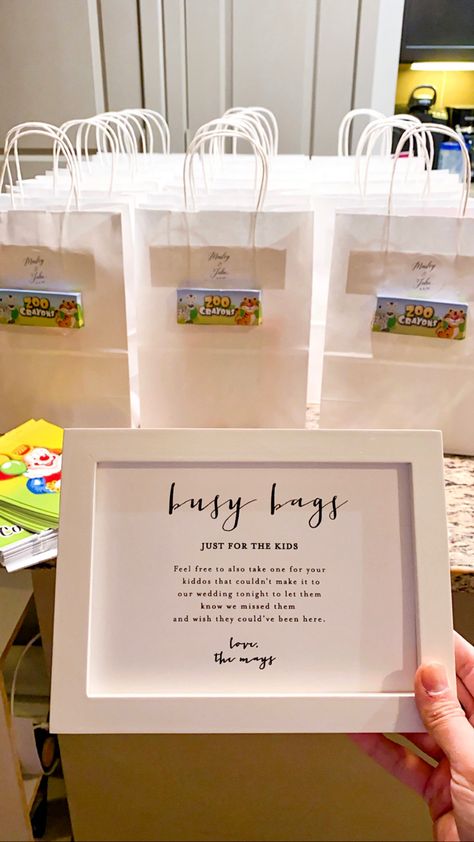 Wedding Goodie Bags For Kids, Kids Busy Bags Wedding, Kids Activities At Wedding, Kids Station Wedding, Wedding Busy Bags For Kids, Busy Bags For Kids At Wedding, Wedding Guest Entertainment Ideas, Kid Friendly Wedding Ideas, Wedding Goody Bags