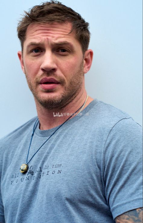 tom hardy filming venom in 2015 Tom Hardy Pictures, Dream Husband, Hardy Boys, Tom Hardy, Great Photos, Boys Who, Venom, Asian Beauty, Eye Candy