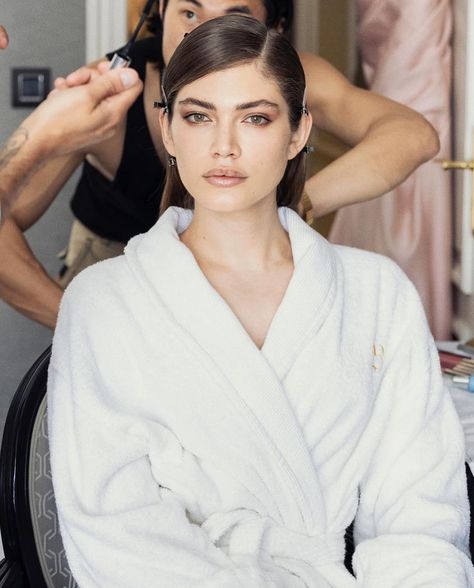 Valentina Sampaio, cearense de Aquiraz, é a primeira modelo trans tanto dos catálogos como agora do desfile/show da marca. Arrasou, né? 👏🏻💖 (🎥 Reprodução: @valentts) Valentina Sampaio, Sports Illustrated Models, Female Transformation, Makeup Model, Women Makeup, Latest Instagram, Sports Illustrated, Womens Makeup, Makeup Looks