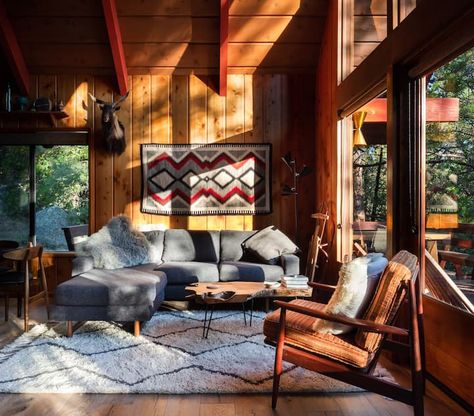 Log Cabins Interiors, Mid Century Cabin, Idyllwild Ca, Log Cabin Interior, Ski Cabin, Lit King Size, Living Room Decor Inspiration, Cabin Interiors, Small Cabin