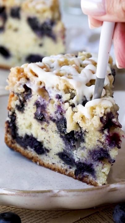 Cream Cheese Glaze Recipe, Camila Hurst, Blueberry Sour Cream Coffee Cake, Blueberry Cakes, Chef Club, Blueberry Coffee Cake, Blueberry Coffee, Sour Cream Coffee Cake, Coffee Cake Recipes