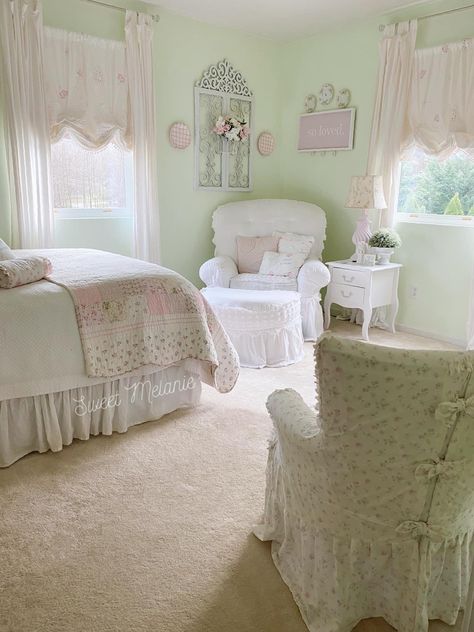 Coquette Green Room, Coquette Room Green, Coquette Baby Room, Green Coquette Room, Mckayla Core, Dollette Room, Pink House Interior, Pink Bathroom Ideas, Add Me On Snap