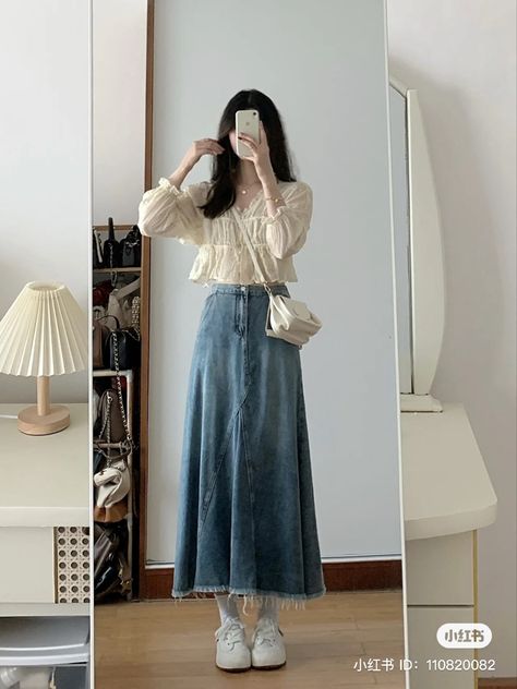 Long Loose Skirt Outfit, Pinterest Dress Outfits, Pear Fashion Outfits, Dreamy Clothes Aesthetic, Long Casual Skirt Outfits, Japan Skirt Outfit, Long Skirt Outfits Korean Style, Modest Dresses Casual Elegant, Modest Outfit Inspo Summer