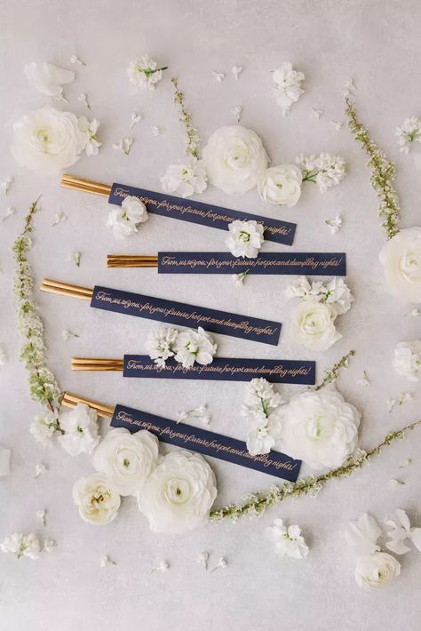 Chopsticks Wedding Favor, Original Wedding Favors, Chopstick Wedding Favors, Wedding Chopsticks, Useful Party Favors, Gold Chopsticks, Useful Wedding Favors, California Wedding Dress, Memorable Wedding Favors