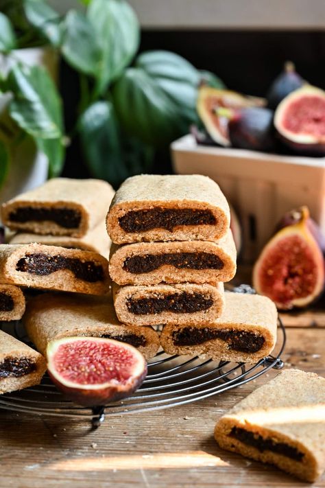 Fig Newton Recipe, Homemade Fig Newtons, Fig Rolls, Fig Newtons, No Bake Bars, Fresh Figs, Soft Cookie, Vegan Sweets, Rolls Recipe