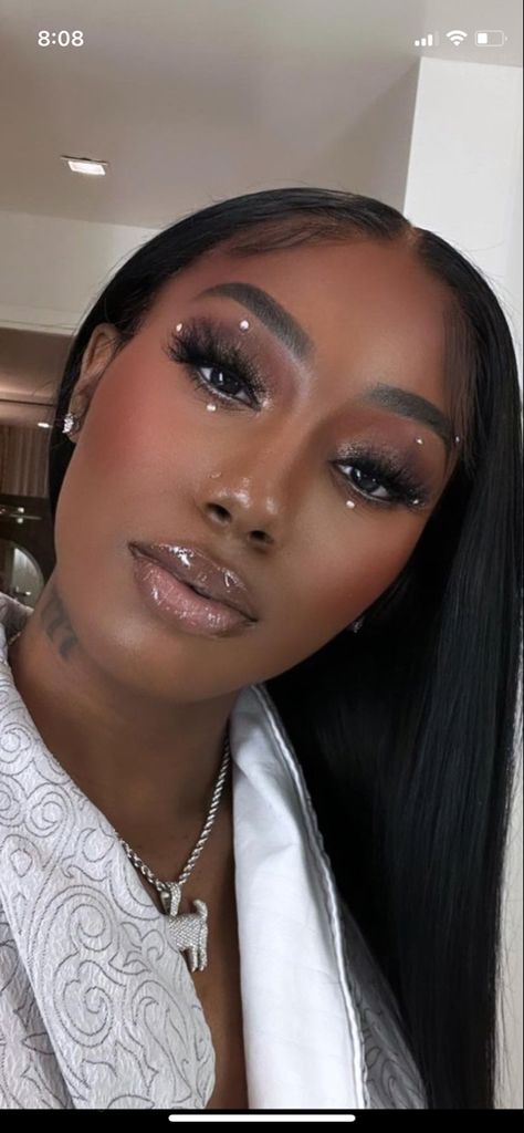 Makeup Book, Maquillage Yeux Cut Crease, Birthday Makeup Looks, Brown Girls Makeup, Straight Human Hair Bundles, Rhinestone Makeup, Makeup For Black Skin, Brown Skin Makeup, Glam Makeup Look