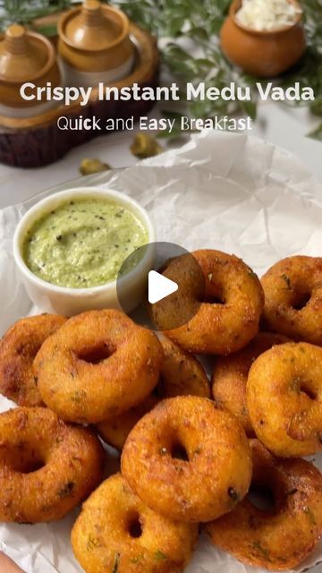 Foodie Gujarati on Instagram: "Crispy Instant Medu Vada | Quick And Easy Breakfast  . Ingredients  Poha - 1/4 cup  Sooji - 1 cup Boiled Potato - 1/2 cup Yogurt - 1 cup Salt - 1 tsp Green chillie paste - 1 tsp Ginger - 1/2 tsp Curry leaves  Coriander - 2 tbsp Black pepper powder - 1 tsp Baking soda - pinch   #yummy #yum #foodlover #food #Foodies #oddy #trending #viral #cooking #foodblogger #foodibuzz #foodie #breakfast #foodpic #instafood #foodporn #reelitfeelit #viralreels #reelsinstagram #foodblog #yummi #foodstylist" India Food Recipes Indian Dishes, Instant Indian Breakfast Recipes, Poha Recipes Indian, Indian Cooking Recipes Vegetarian, Poha Recipe Breakfast Indian, Easy Breakfast Recipes Indian, Easy Indian Breakfast Recipes, Vegetarian Breakfast Recipes Indian, Medu Vada Recipe