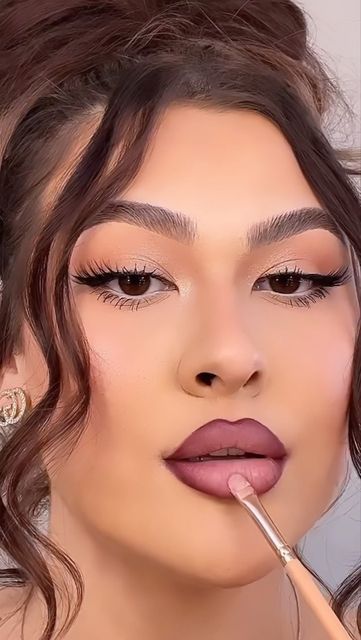 Nude Lip Makeup, Ombre Lipstick, Eyeliner Stickers, Soft Eye Makeup, Lipstick Tutorial, Simple Makeup Tips, Makeup Secret, Lipstick Designs, Lip Makeup Tutorial