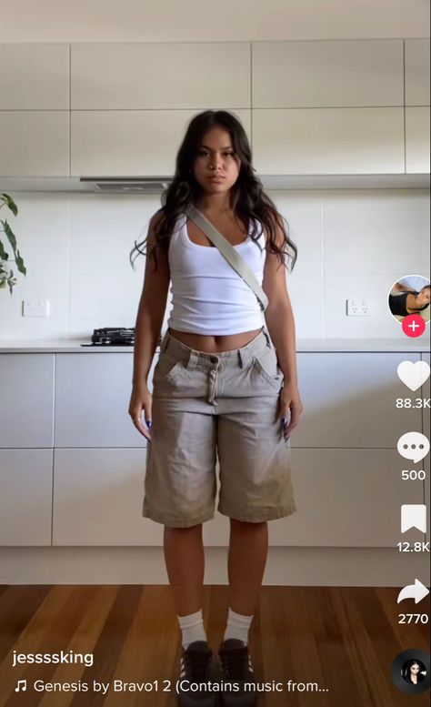 Green Cargo Shorts Outfit Black Women, Beige Jorts Outfit Idea, Beige Cargo Shorts Outfits Women, Kakis Shorts Outfit, Green Shorts Outfit Black Women, Brown Cargo Shorts Outfits Women, Summer Camp Outfits For Women, Dickie Shorts Outfit Women, Green Cargo Shorts Outfits Women