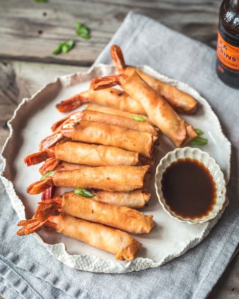 Spring Rolls Recipe Shrimp, Easy Spring Rolls, Shrimp Spring Rolls, Shrimp Rolls, Spring Roll Recipe, Holiday Appetizer, Jumbo Shrimp, Spring Roll, Crunchy Snack