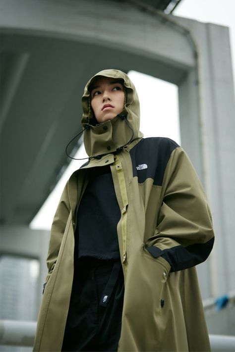 The North Face Urban Exploration SS22 "Urban Traverse" | HYPEBEAST Rain Fashion, Urban Jacket, Shoes Fashion Photography, Cyberpunk Clothes, Fishtail Parka, Technical Clothing, Outfit Layout, Raincoats For Women, Urban Exploration