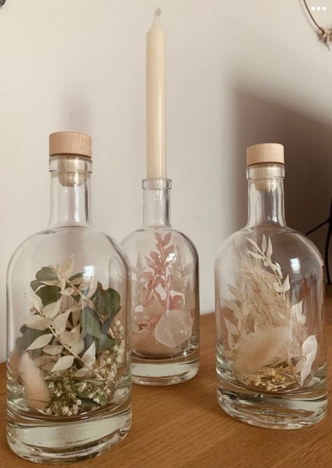 Vase With Dried Flowers, Dry Flower Arrangements, Dried Flower Candles, Bottle Candle Holder, Wine Bottle Vases, Plants In Bottles, Bottle Candle, Empty Glass Bottles, Mini Wine Bottles